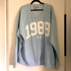 1989 Taylor Swift sweatshirt